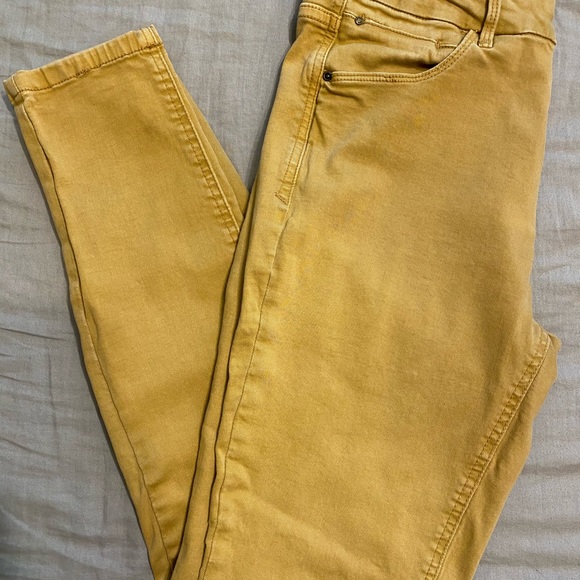 Kenzie jeans- NOT DISTRESSED LIKE PICTURED - Picture 2 of 6